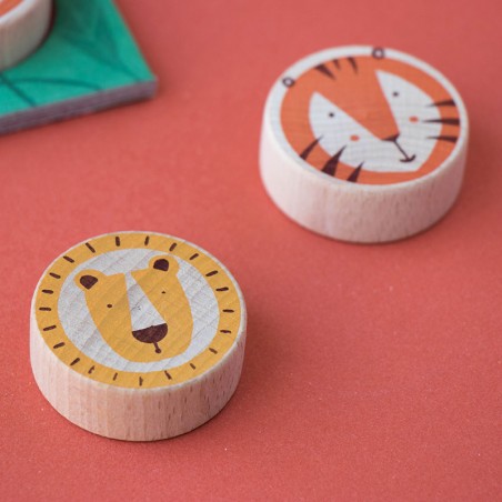 Lion and tiger tic tac toe